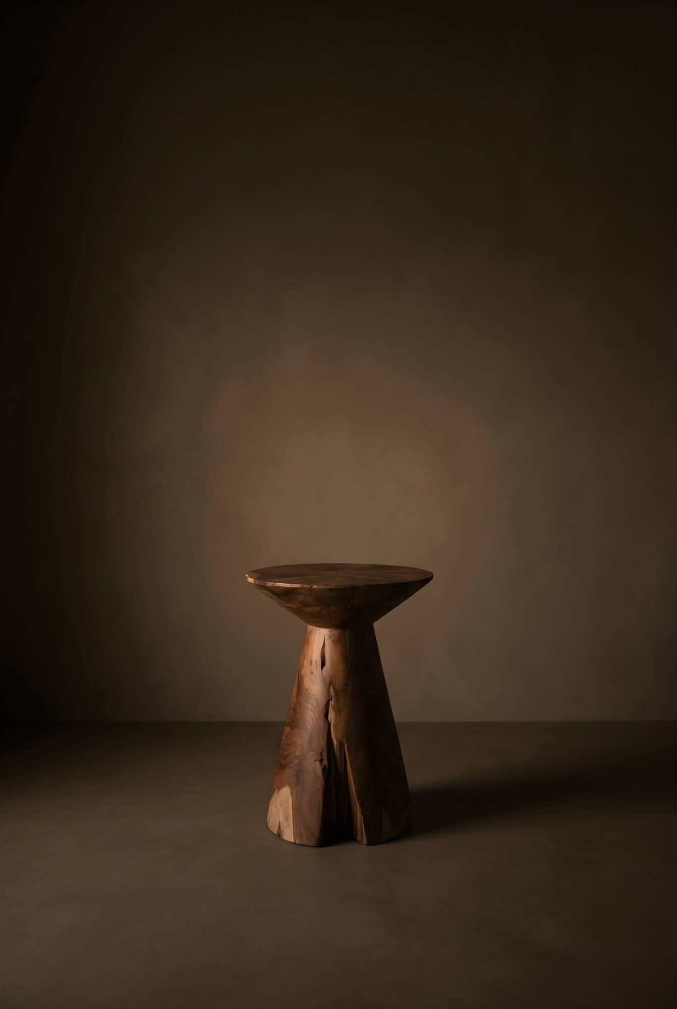 DINA side table stool in hand-carved solid recycled teak.