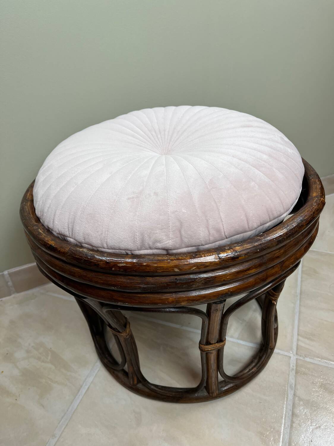 Pouf en rotin brun