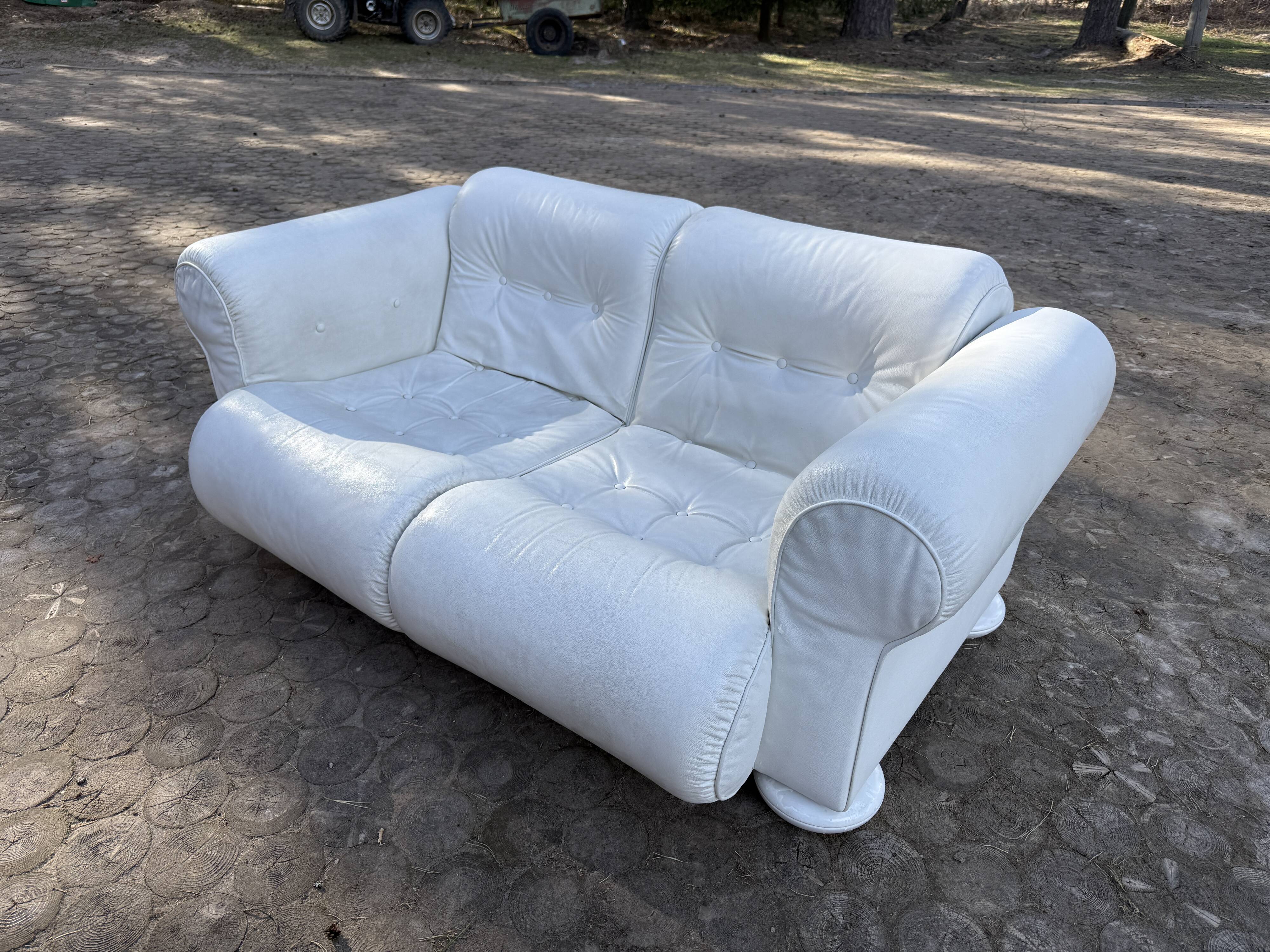 Fur Comodus — 2-Seater Leather Sofa — Germany — Sculptural Vintage Lounge