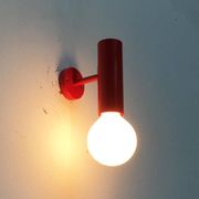 Paire d'appliques rouges minimalistes du milieu du siècle