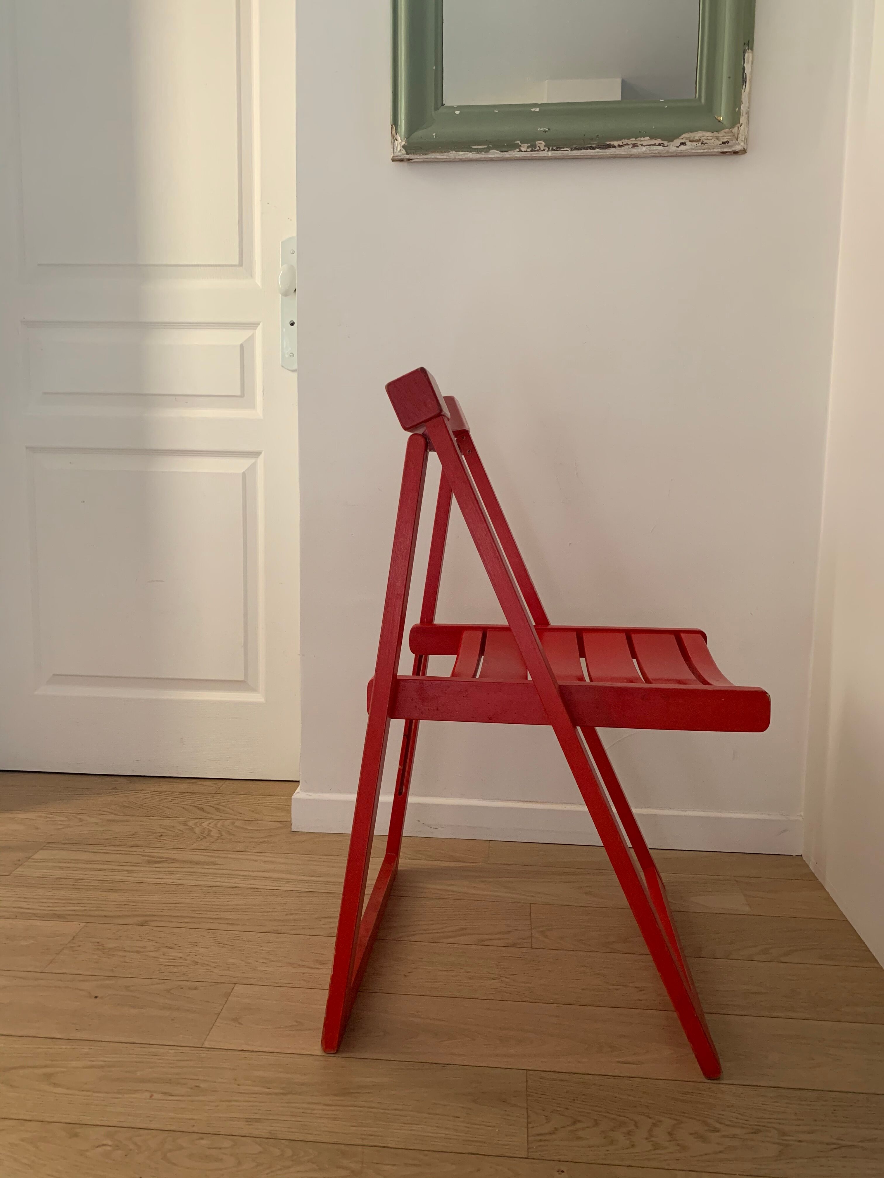 Duo vintage folding chairs