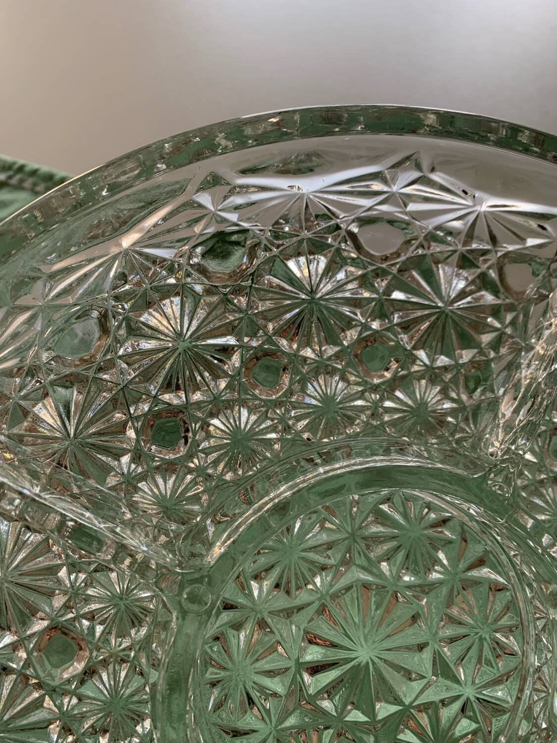 Compartmented dish in chiseled glass