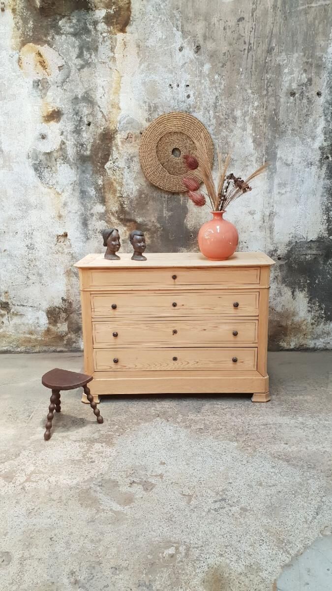 Antique pine chest of drawers