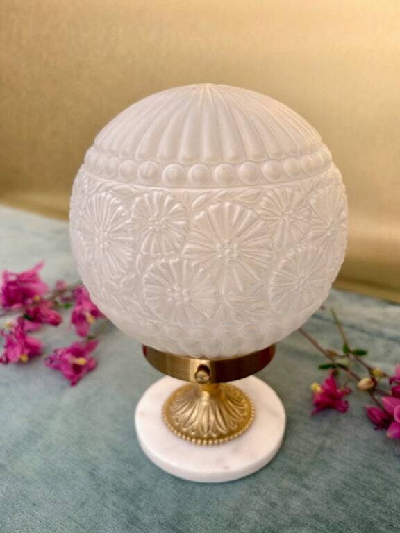 Art Deco lamp from the 1930s with a floral globe.