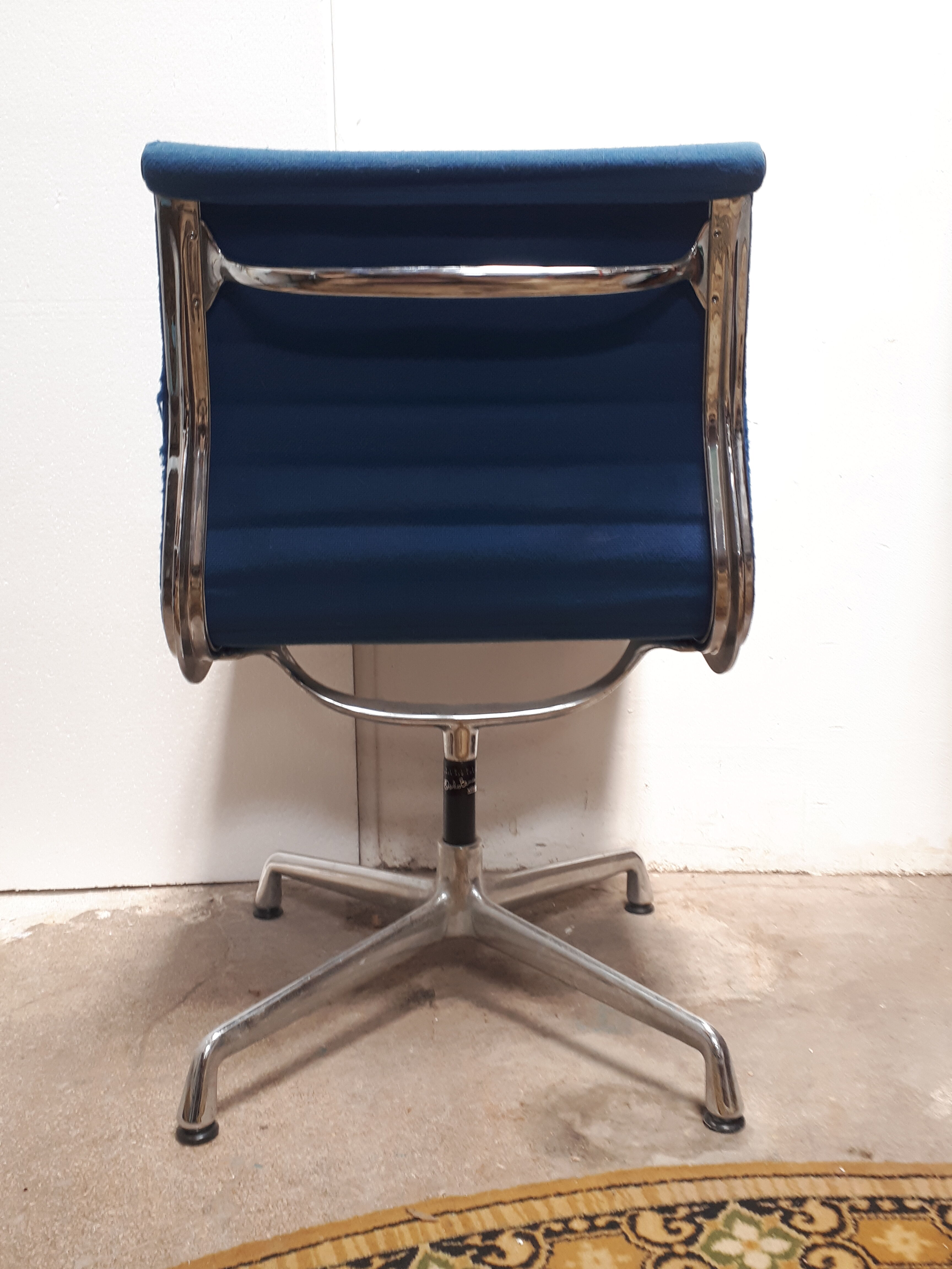 Office chair living room eames ea 106 aluminum group vitra vintage 80s