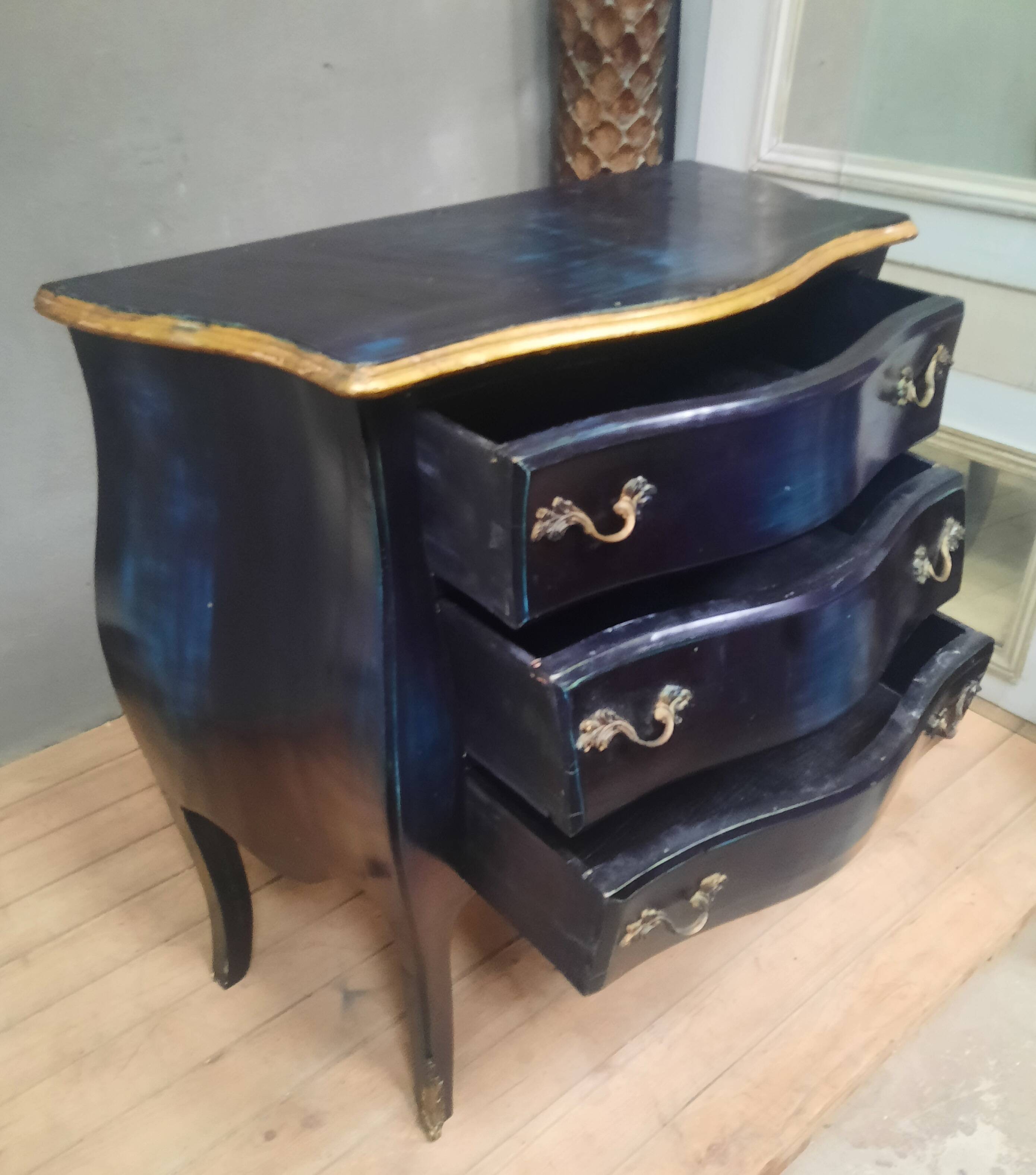 Commode de style Louis XV  laquée  bleu/noir