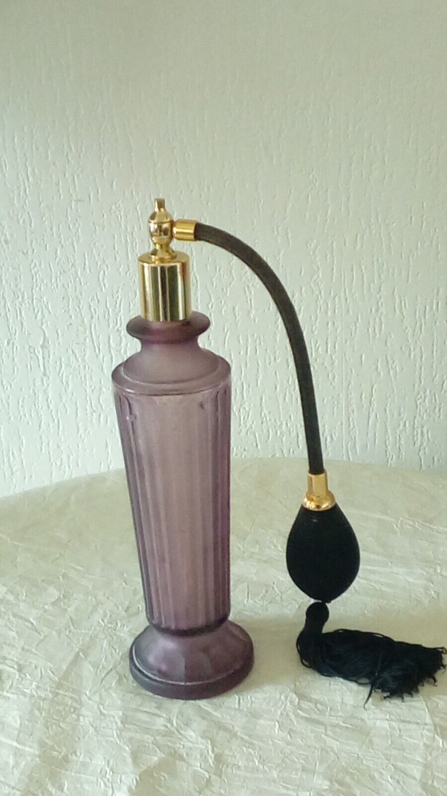 Glass perfume vaporizer molded press