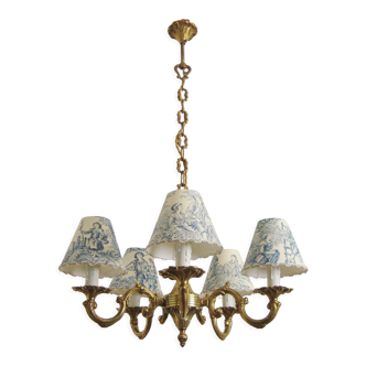 Lustre vintage en métal doré avec cinq abat-jours en toile de Jouy faits main en France