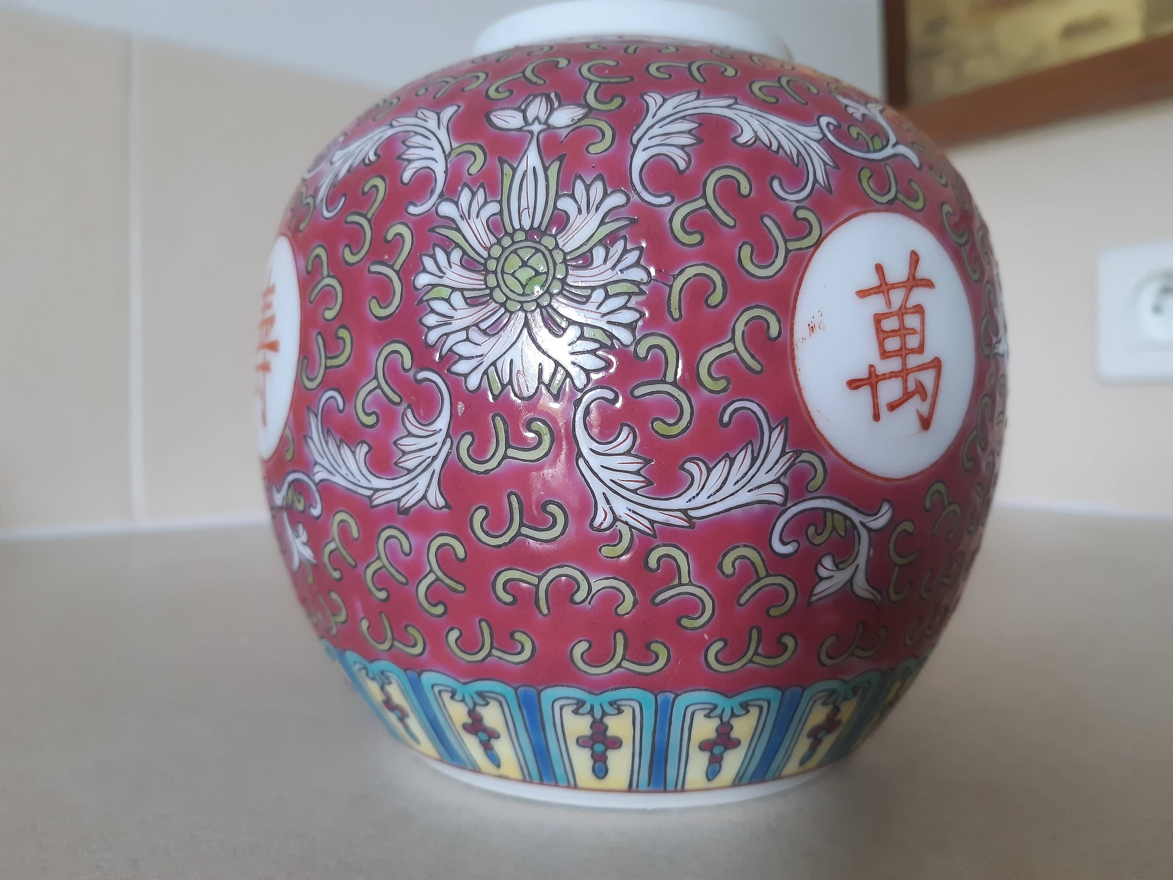 Vase chinois décor multicolore en porcelaine de chine