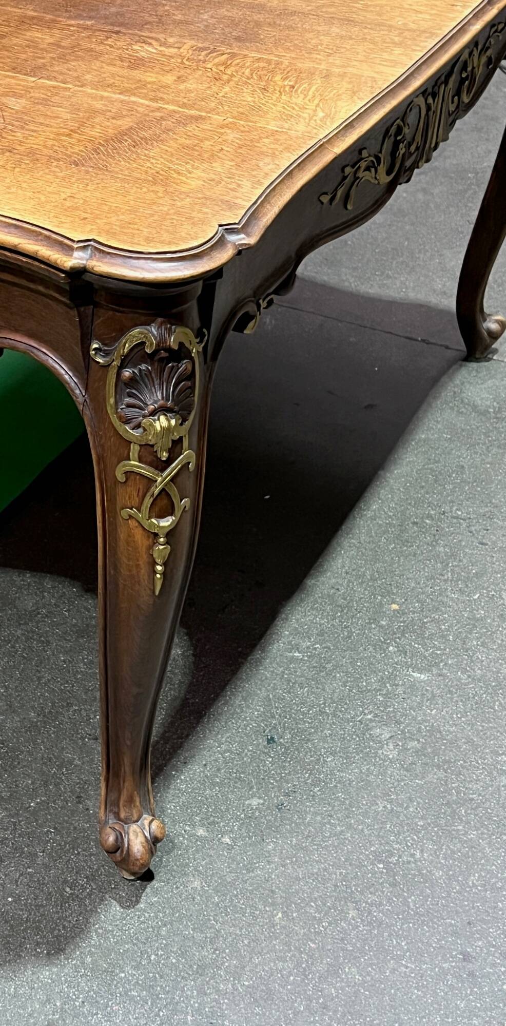 Antique English table. Solid oak.