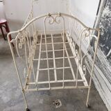 Bed, wrought iron bench