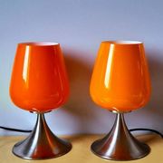 Paire de lampes space age en opaline orange et métal chromé