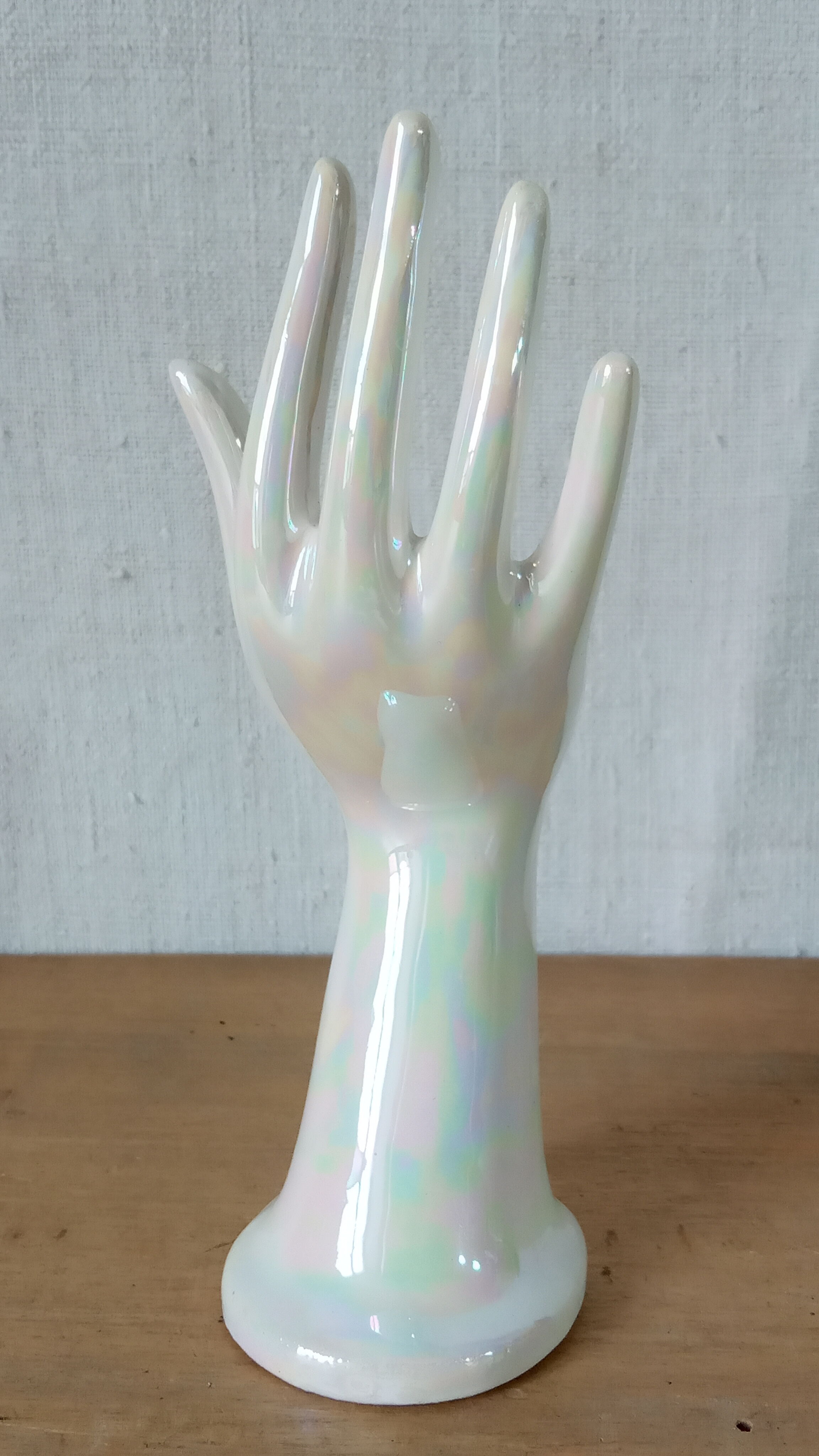 Hand baguier and porcelain soliflore
