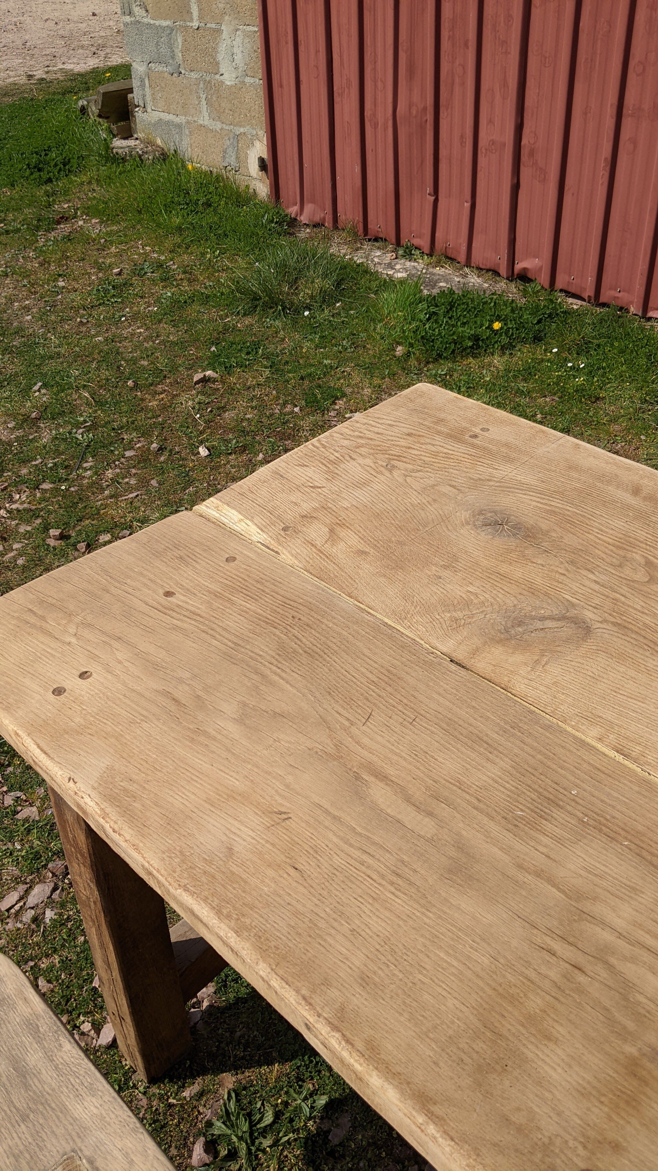 Table de ferme et ses deux bancs