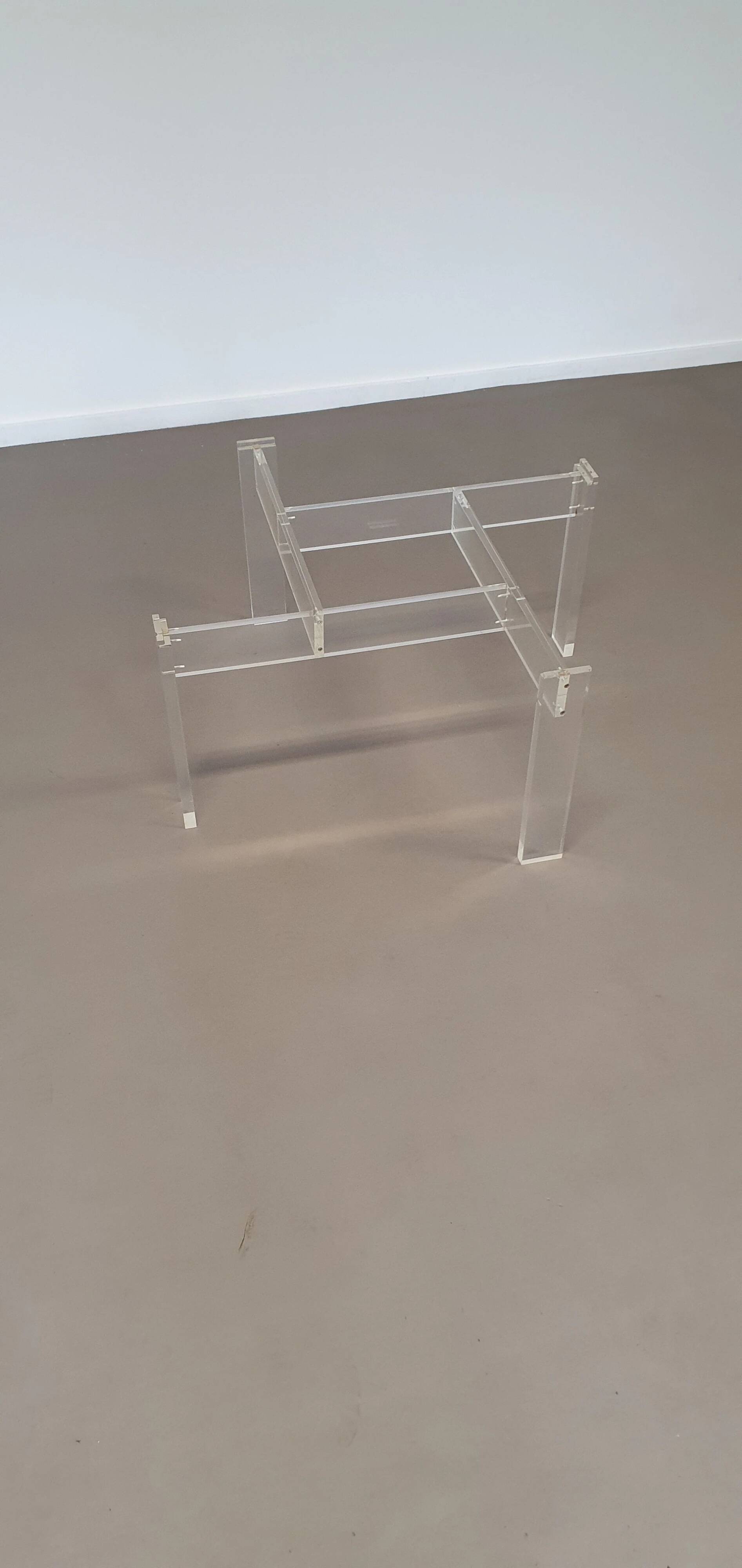 Table basse vintage de Swart. En verre acrylique avec plateau en verre.