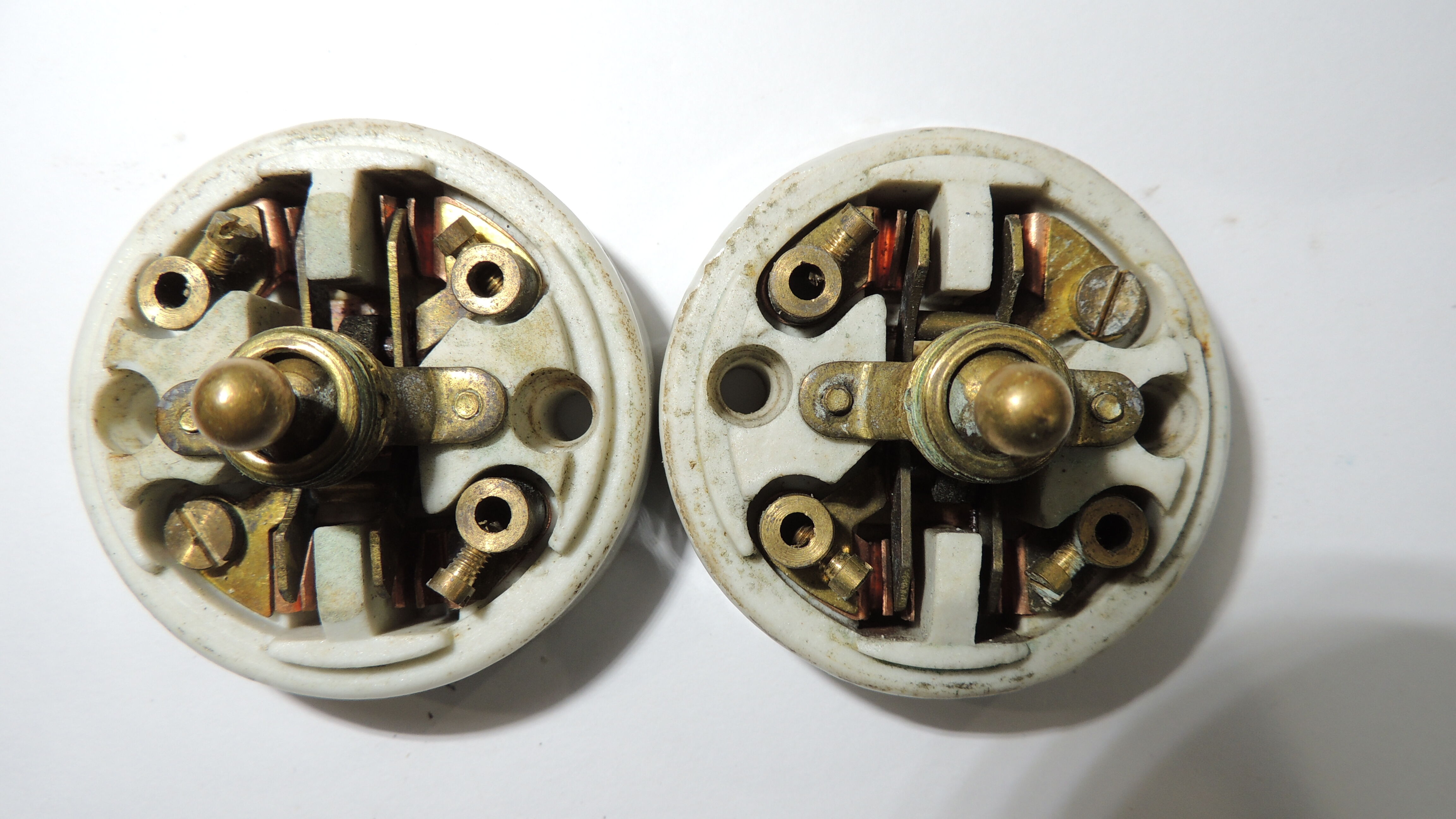 lot Porcelain and brass/vintage switch