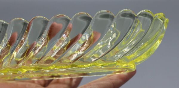 Ancien ravier porte peigne en cristal signe baccarat modele bambou tors jaune