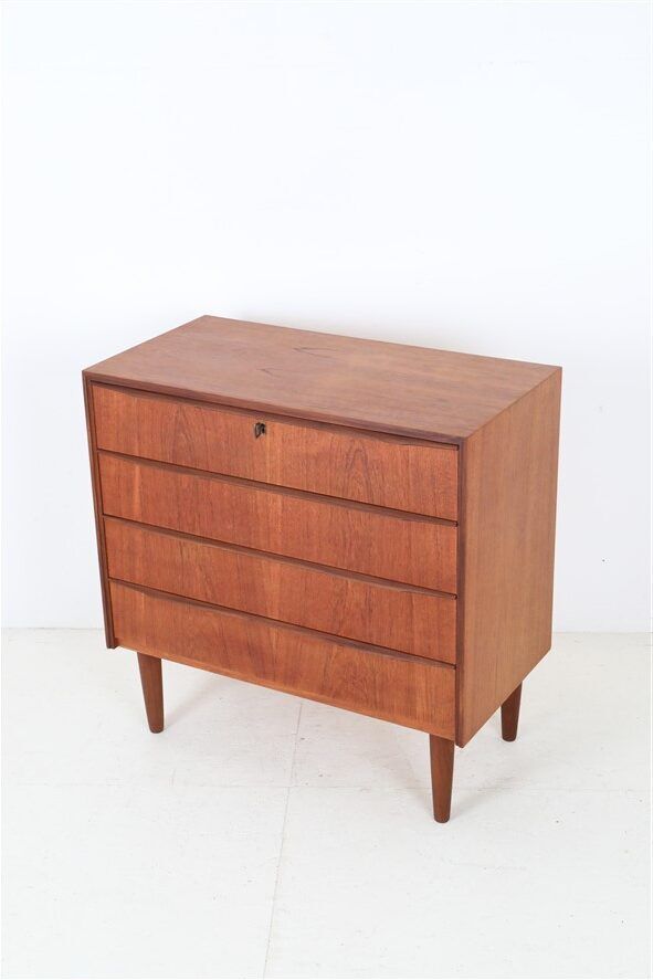Fully restored mid-century teak dresser with 4 drawers / Danish modern design / 1960s