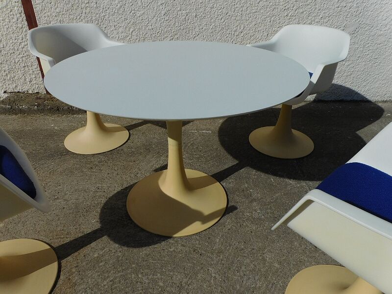 Grosfilex dining table and 4 chairs