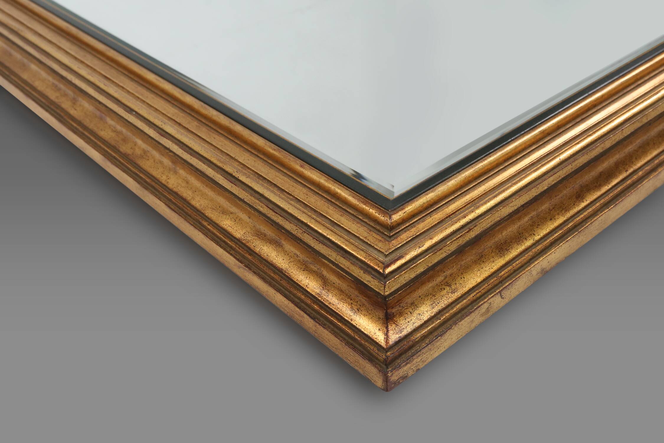 Timeless gilded mirror by Deknudt, Belgium in wood, Belgium ca. 1960