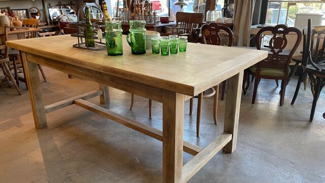 Farm table