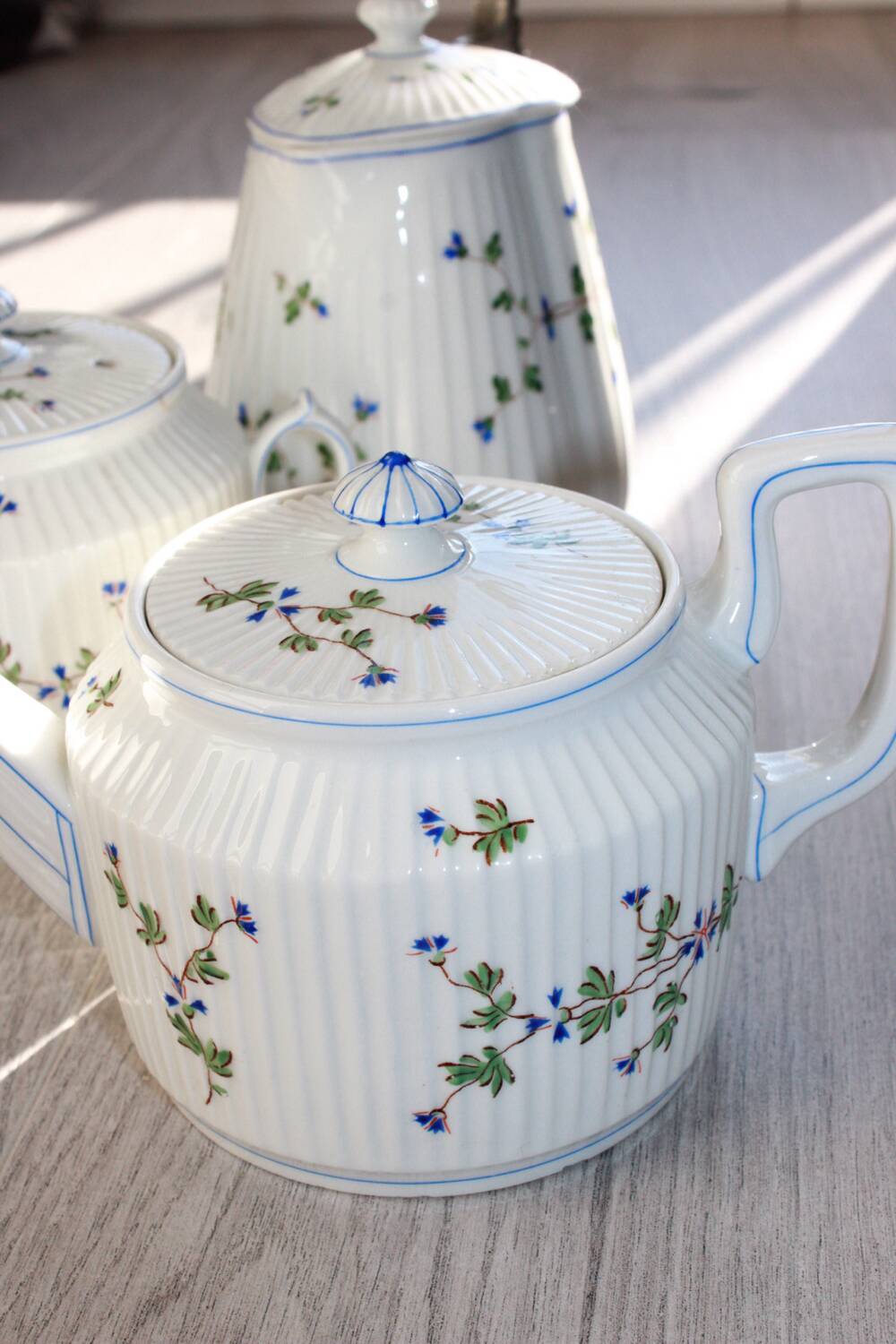Service à thé ancien en porcelaine