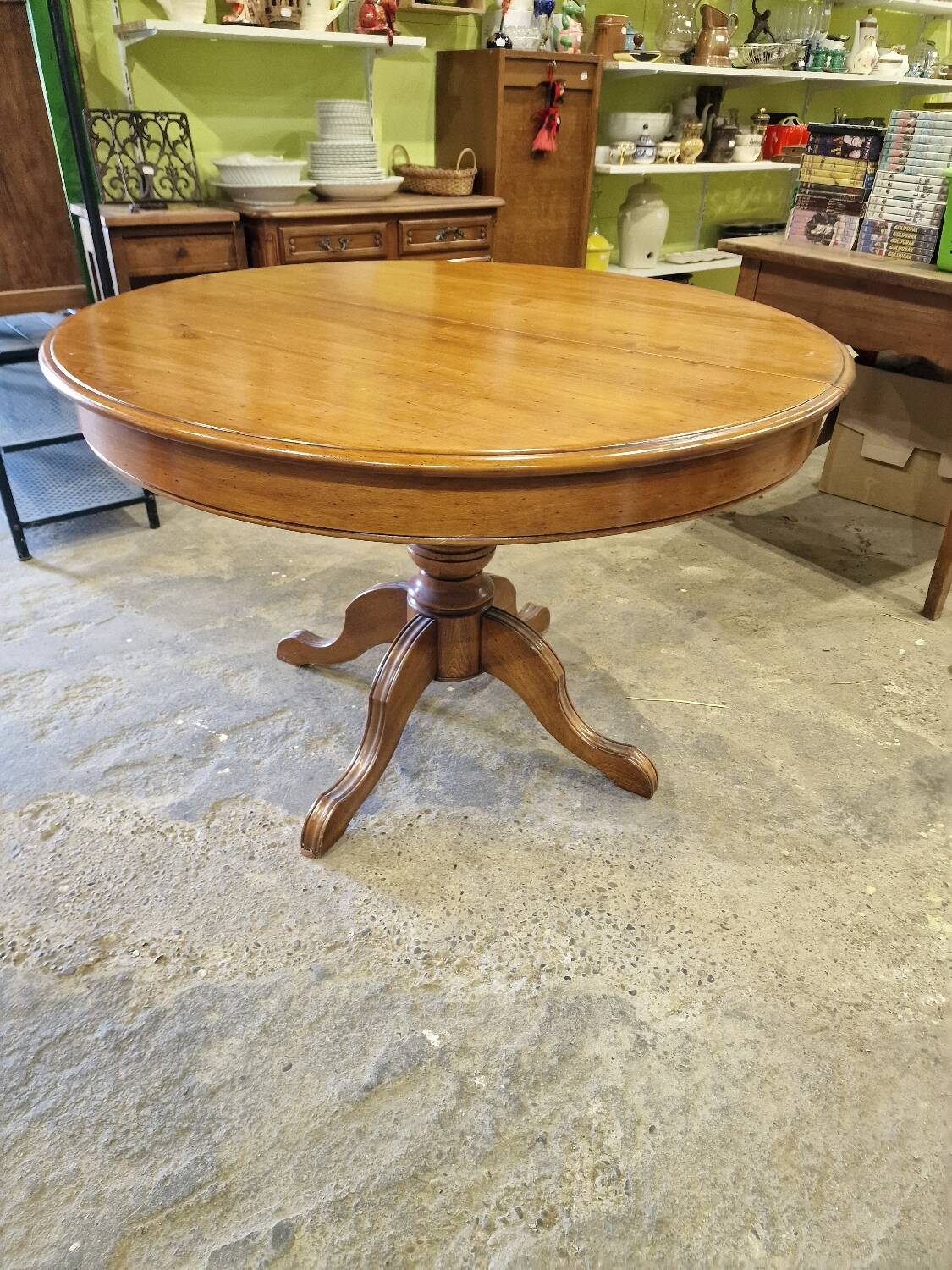 Extendable Round Table in Solid Oak – Classic Style &