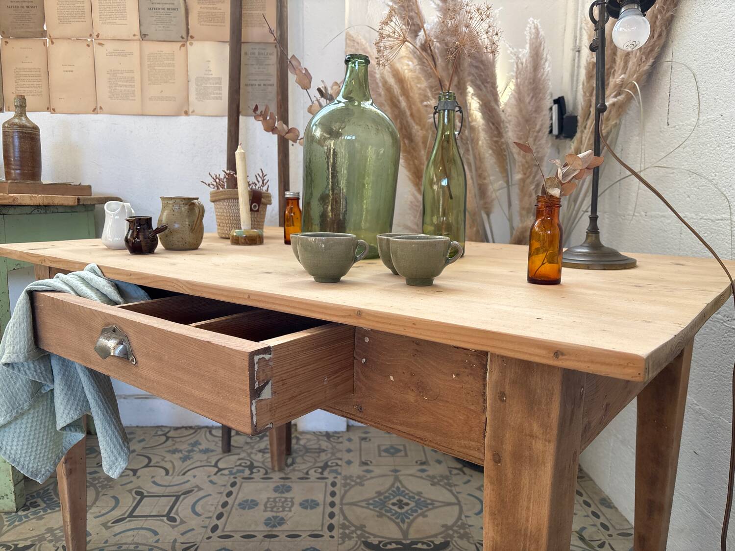 Farm table with 2 drawers