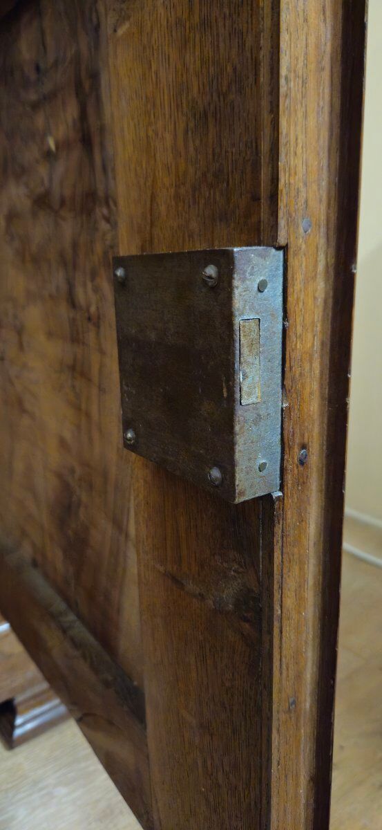 Low buffet with a curved front from the Louis Philippe period in walnut.