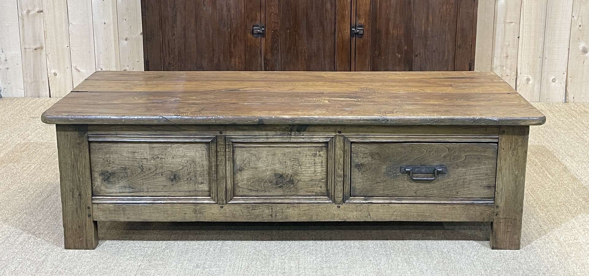 Table basse en châtaignier du XIXème à 3 tiroirs