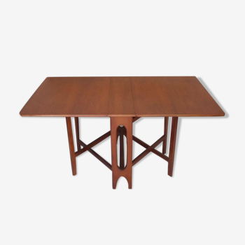 Folding table, with 2 Sfellers