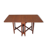 Folding table, with 2 Sfellers