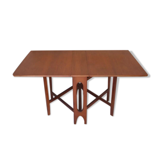 Folding table, with 2 Sfellers