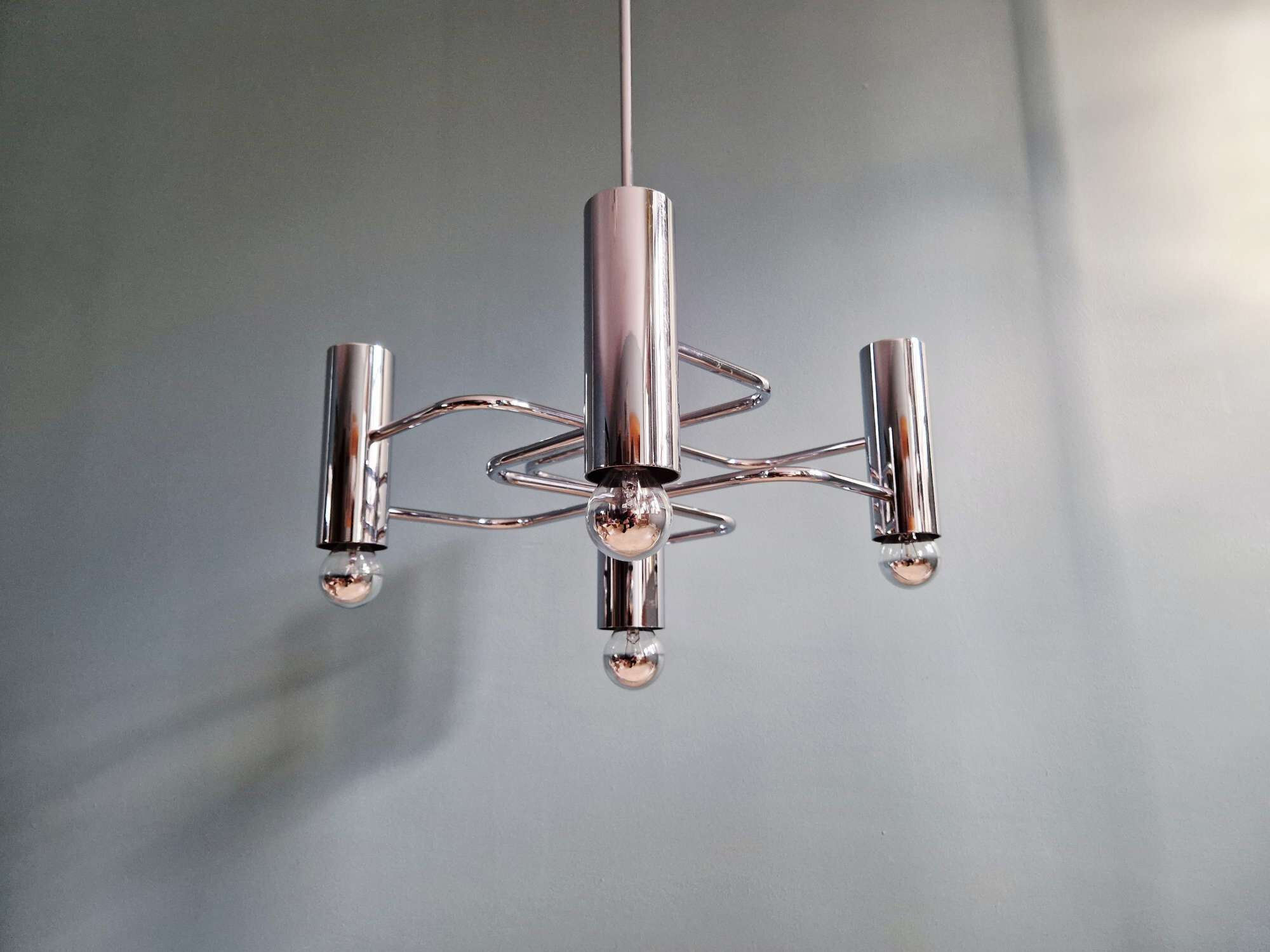 Geometric chandelier in chrome metal, design by Gaetano Sciolari, 1970.