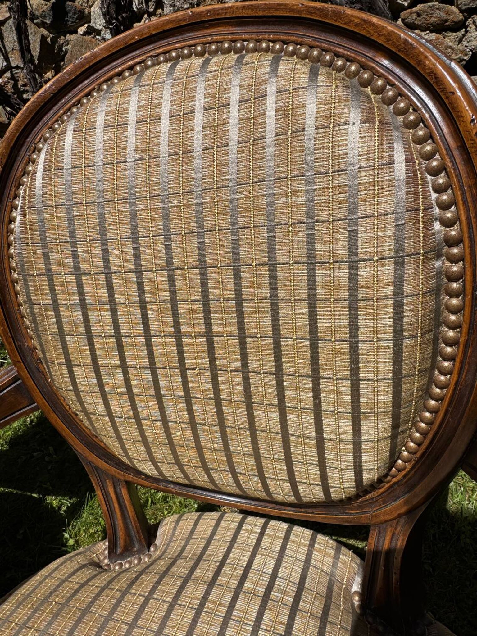 Paire de fauteuils cabriolet Louis XVI – dossier médaillon