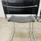 Paire de chaises cantilever simili cuir noir et chrome