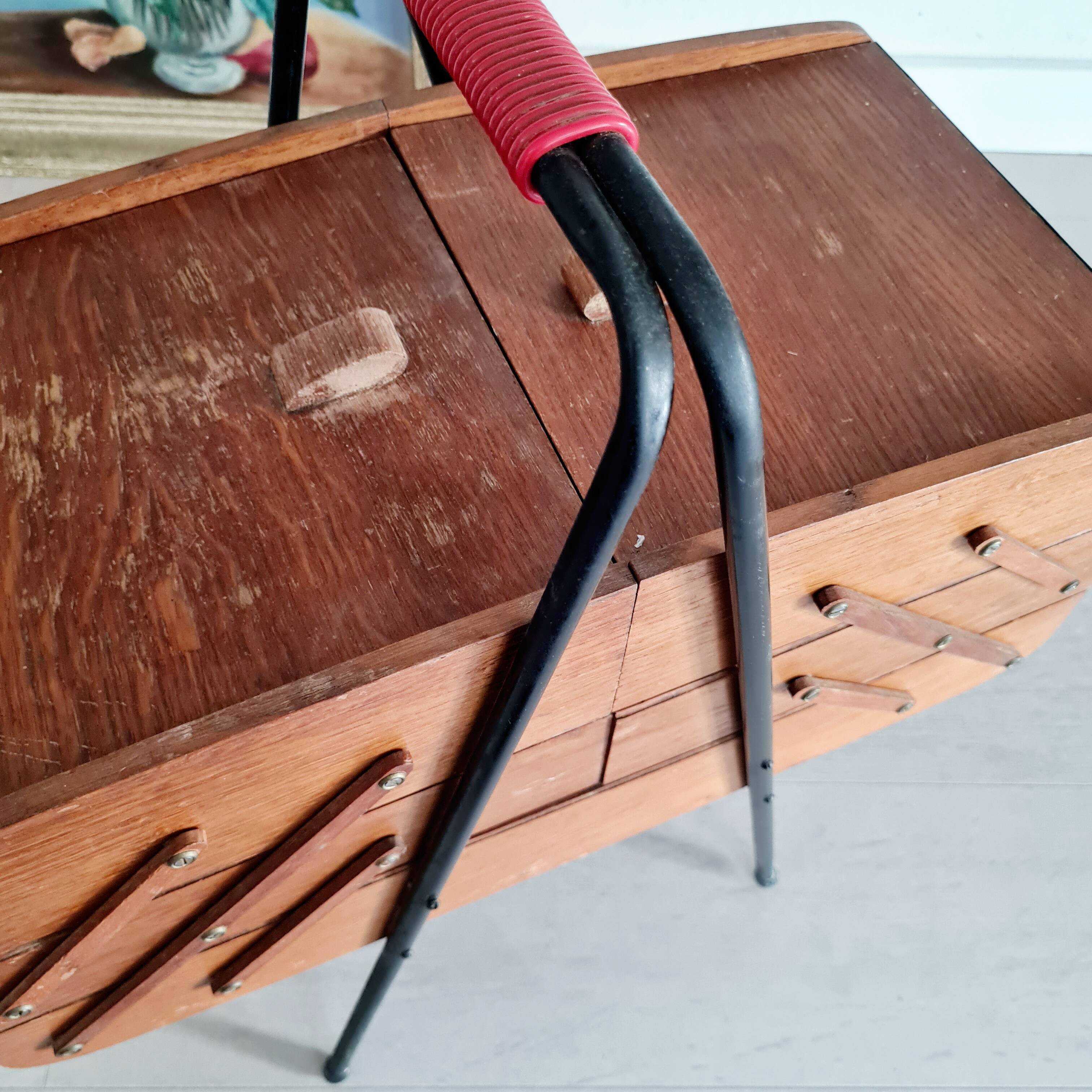 Wood and metal worker with compass feet