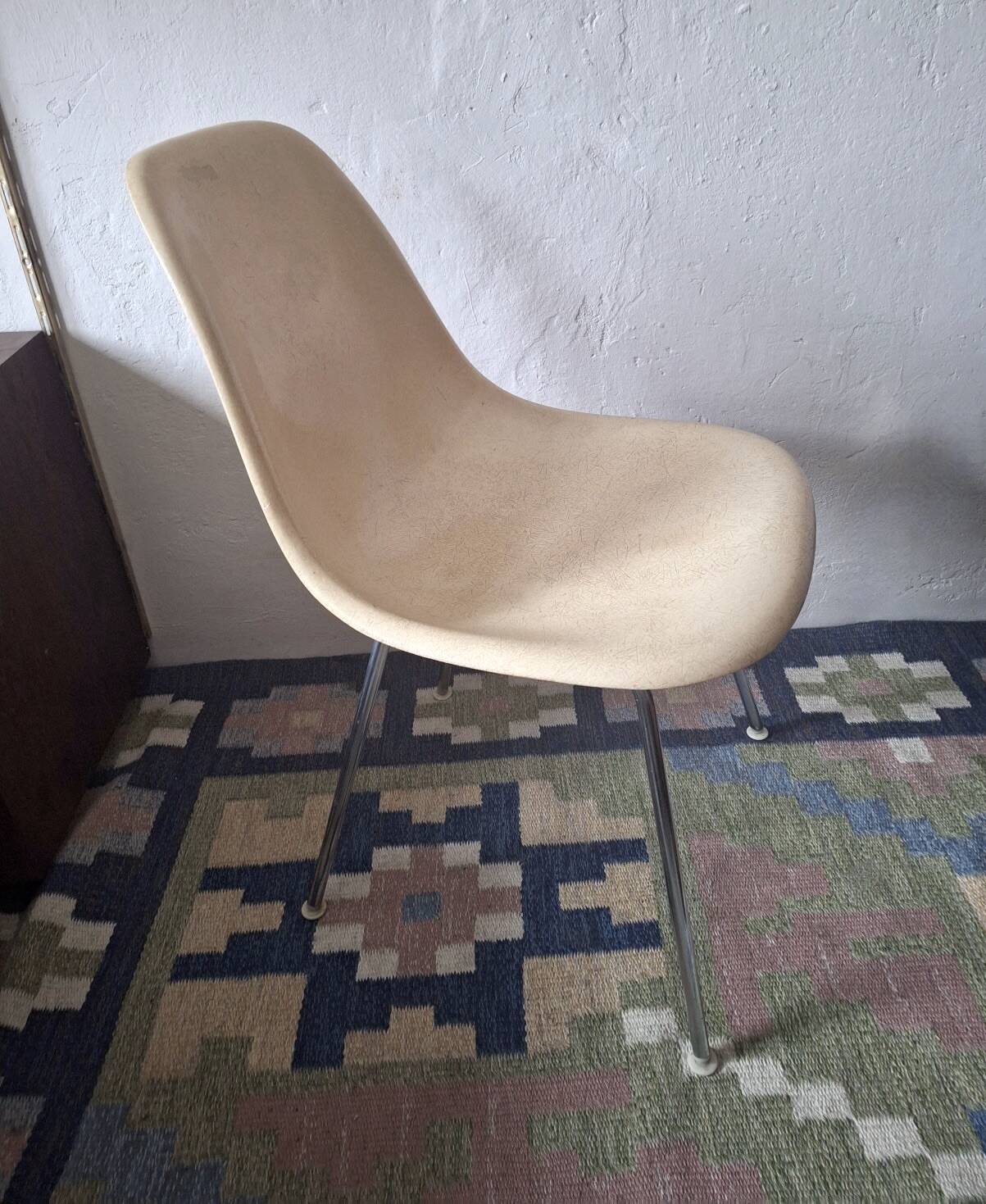 Early DSX fiberglass chair by Charles & Ray Eames for Herman Miller, 1950s