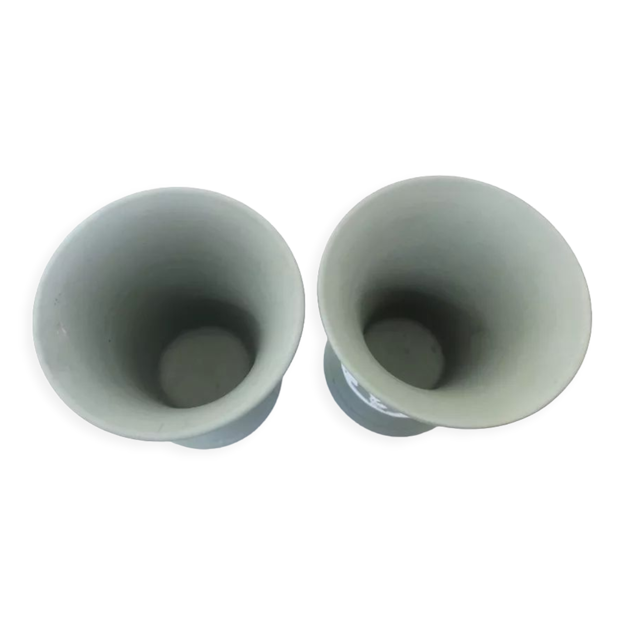 Paire de vases "Médicis" en biscuit Wedgwood 1950