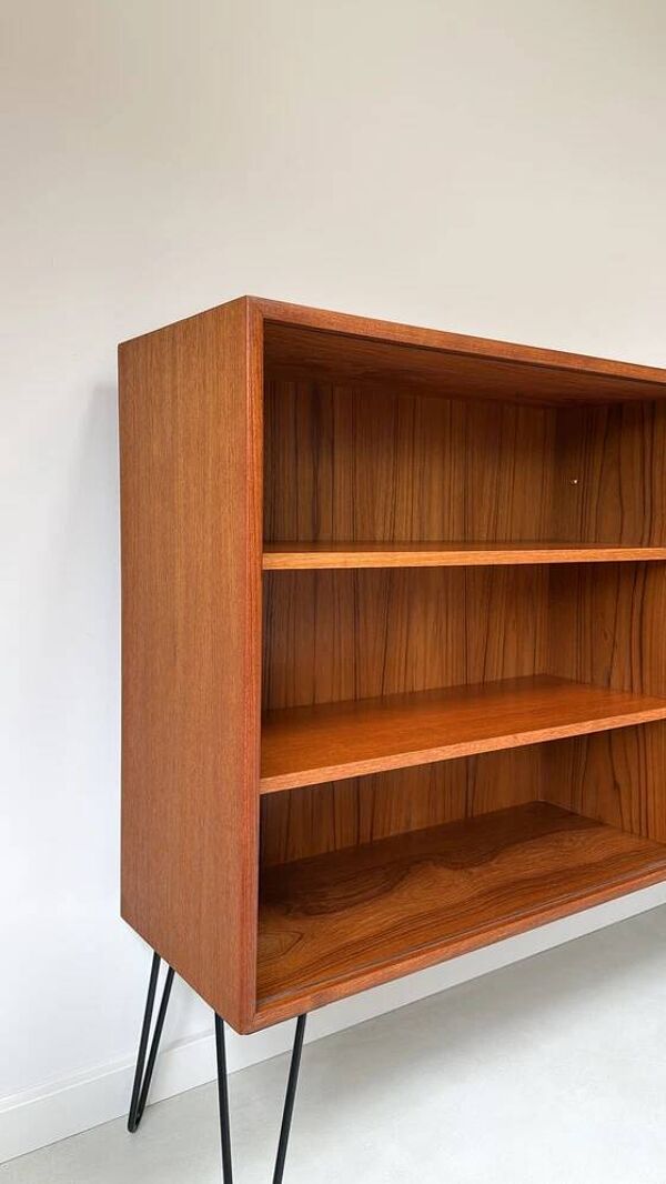 Buffet en bois vintage avec porte coulissante