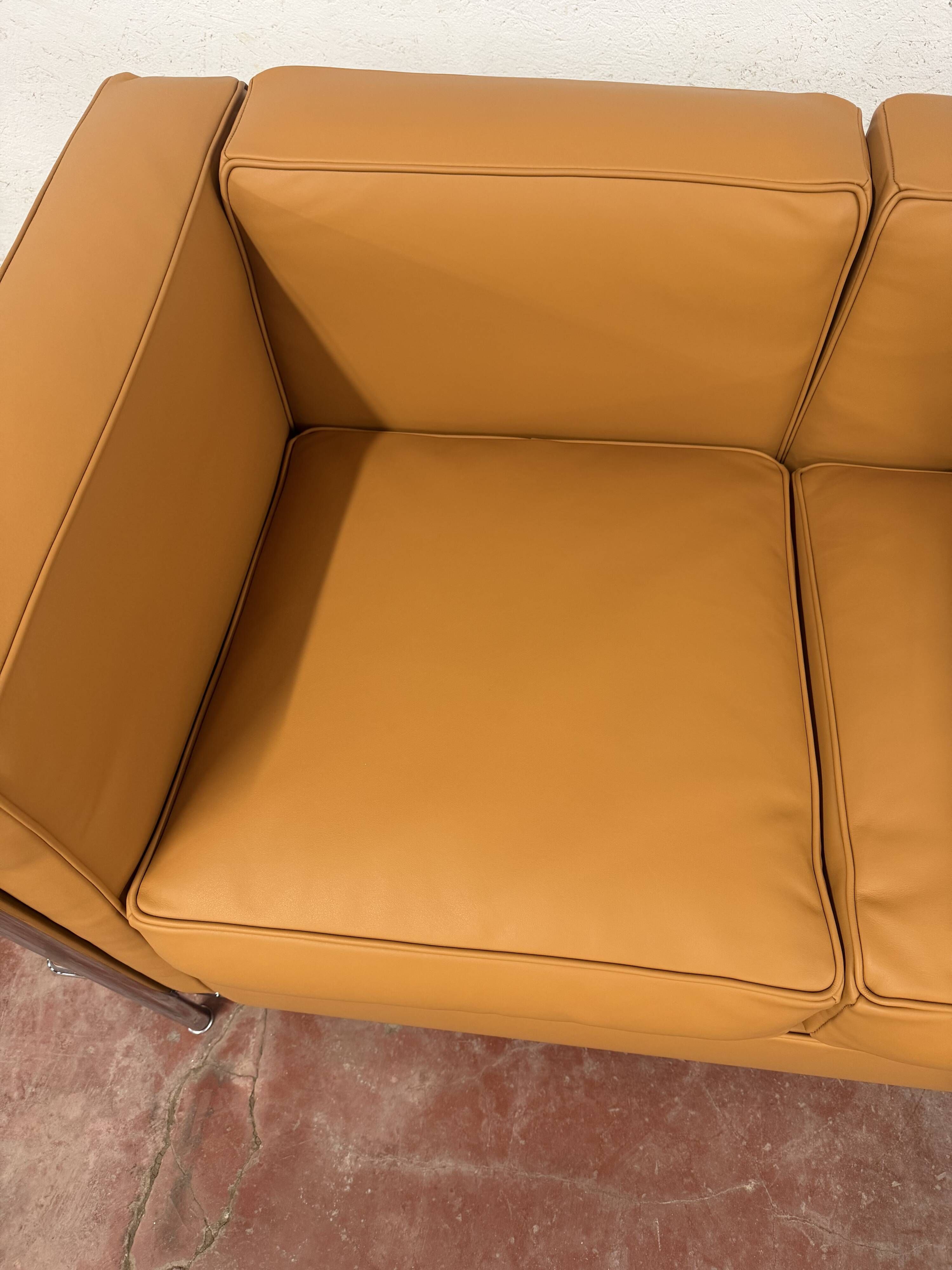 Original Cassina 2-seater Le Corbusier LC2 Cognac Camel leather IN NEW CONDITION!!