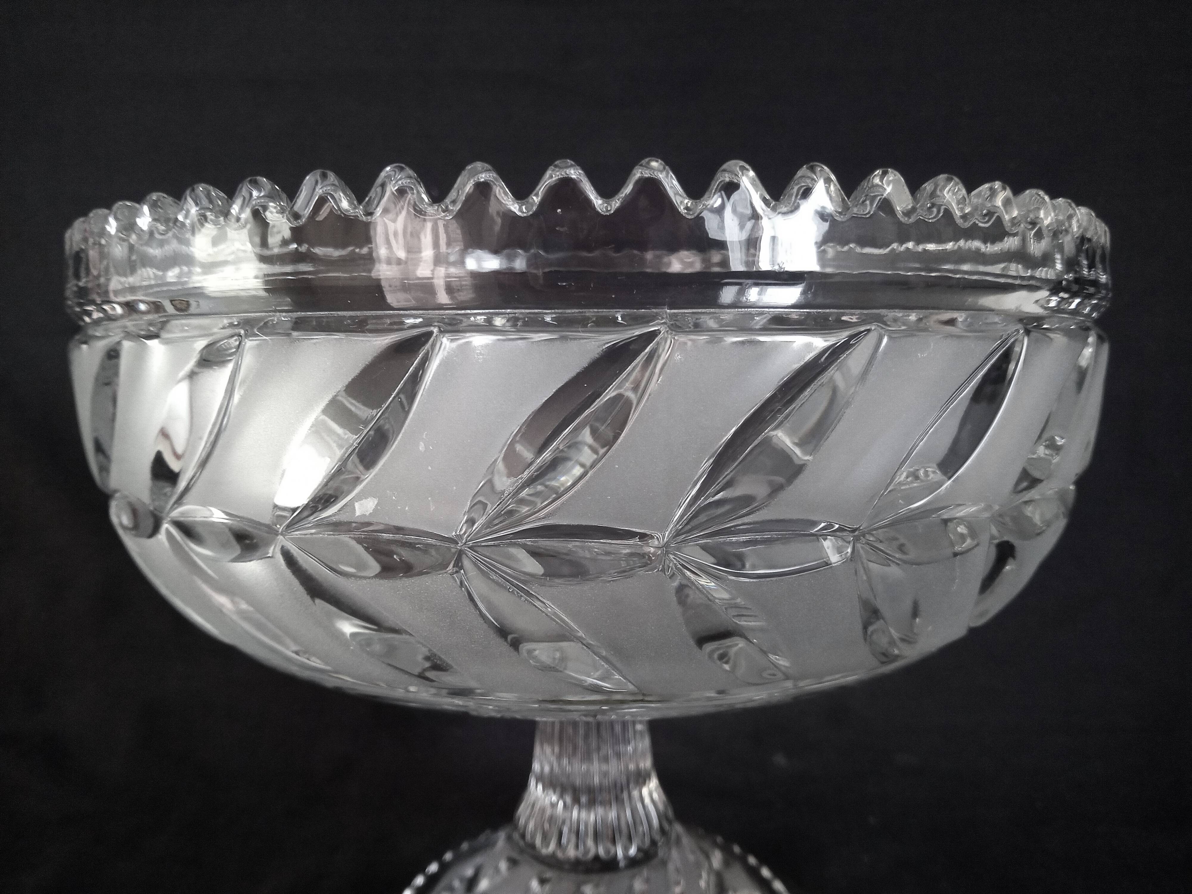 Centerpiece (or fruit bowl) on a cut crystal stand
