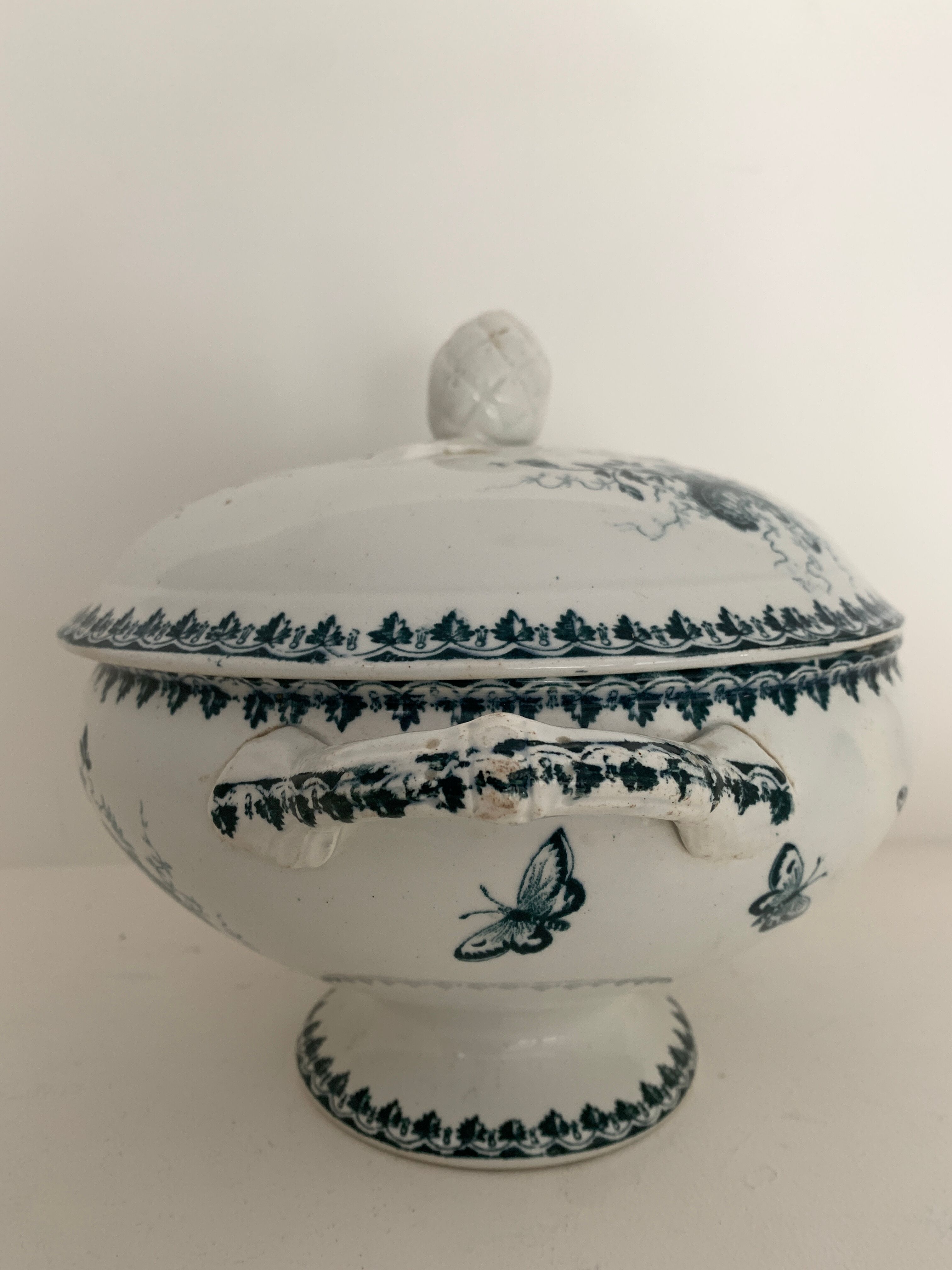 Ste Amandinoise vegetable or soup kitchen, model Louis XV