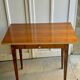 Petit bureau / table en bois et formica