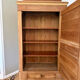 Petite armoire parisienne "bonnetière"