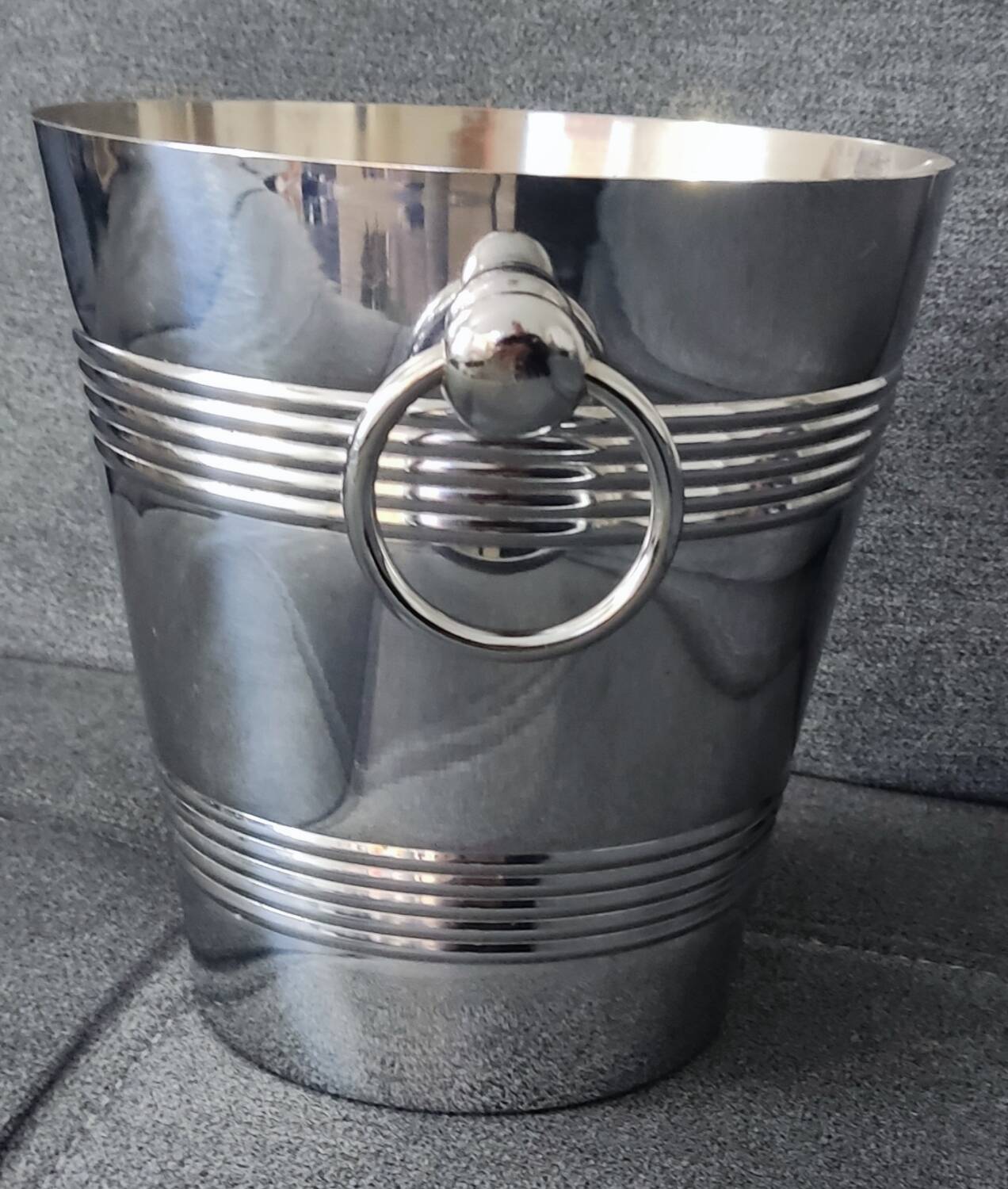 Champagne bucket
