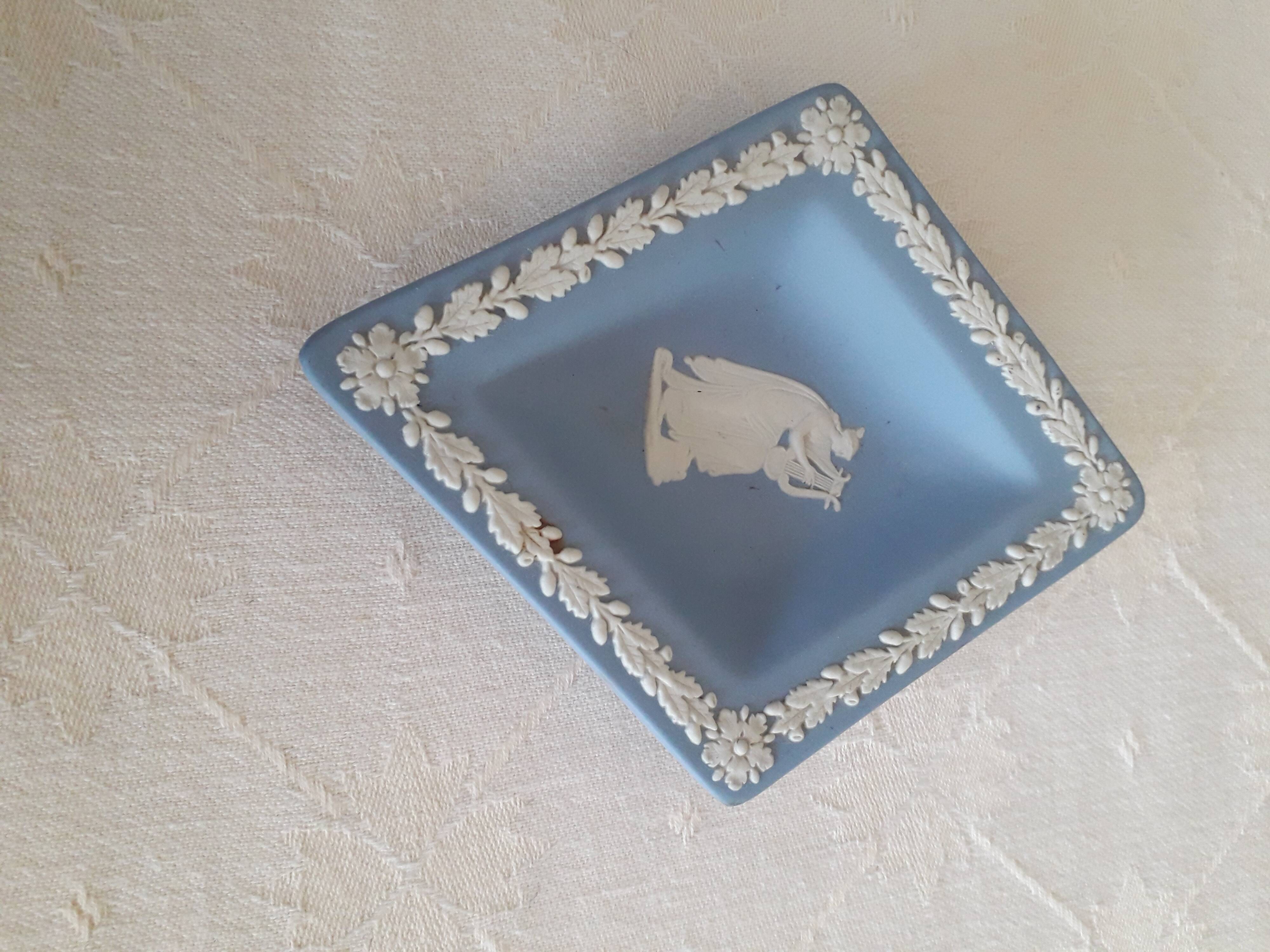 Wegdwood ceramic pocket emptier