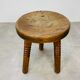 Tabouret tripode brutaliste bois massif