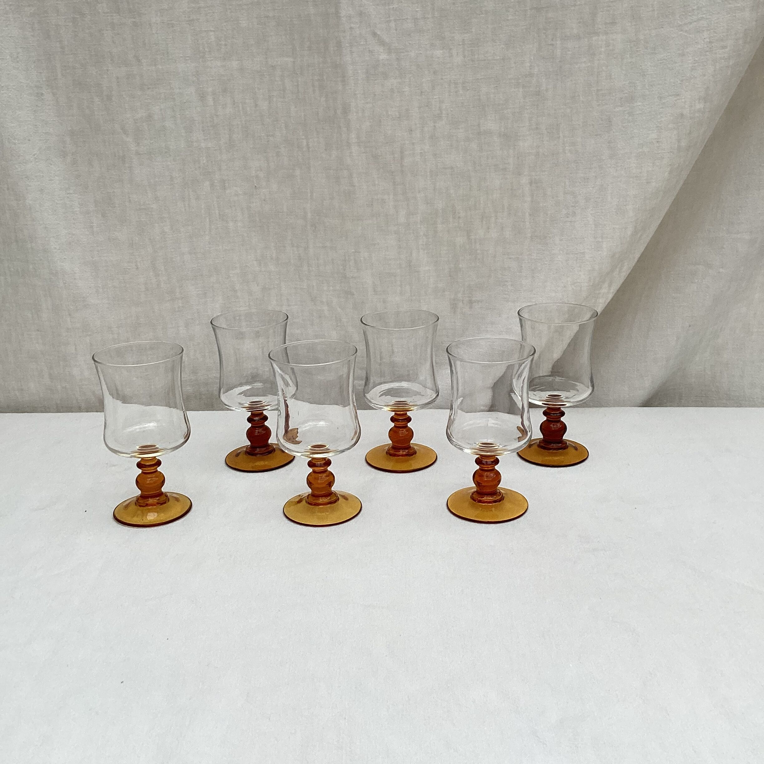 Set of six stemmed glasses stamped France dimensions: height -12cm- diameter 6cm-