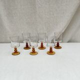 Lot de six verres à pied estampillé France dimension : hauteur -12cm- diamètre 6cm-